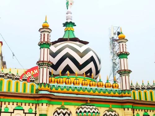 हिफ़्ज़-ए-मरातिब मर्द-ए-क़लंदर मेरे आला हज़रत हैं / Hifz-e-Maratib Mard-e-Qalandar Mere Ala Hazrat Hain