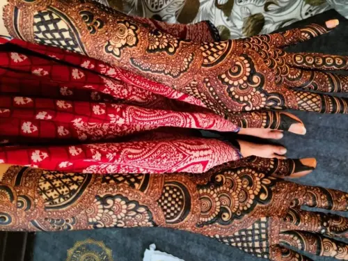 दुबई की लड़कियां ईद मिलाद उन नबी पर लगाती हैं इस तरह की मेहंदी, यहां डिजाइन देखकर आप भी करें ट्राई